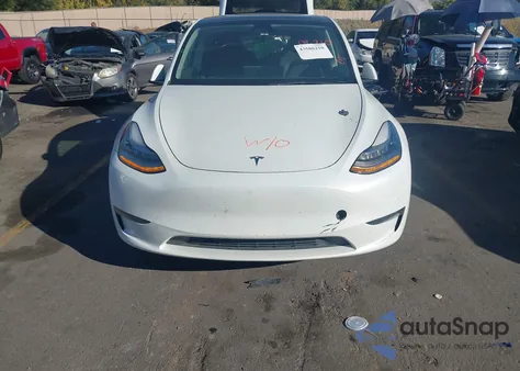 2023 Tesla Model Y Awd/Long Range Dual Motor All-Wheel Drive z USA, uszkodzony, nr VIN 7SAYGDEE3PF603839